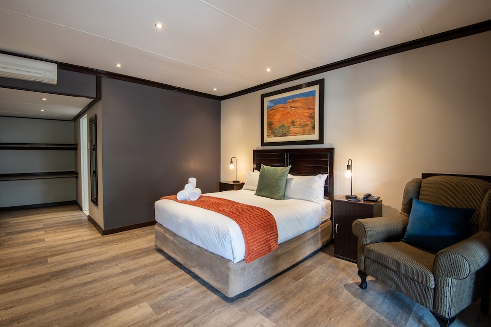 Luxury Double Room, 1 Queen Bed, Pool View