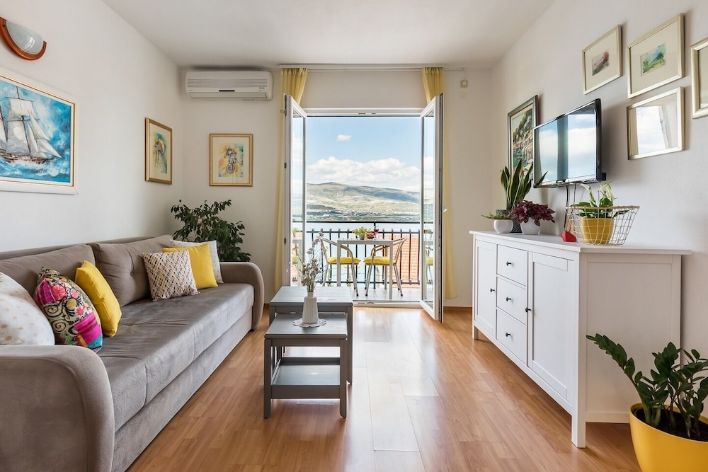 Apartment (Ani - beautiful sea view - A2 Žuti(2)
