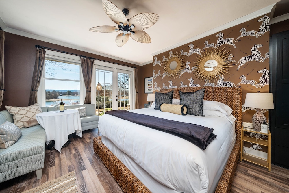 Room, Jetted Tub, Lake View (Evening Shade)