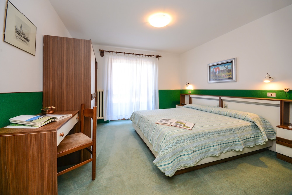 Double or Twin Room photo 2