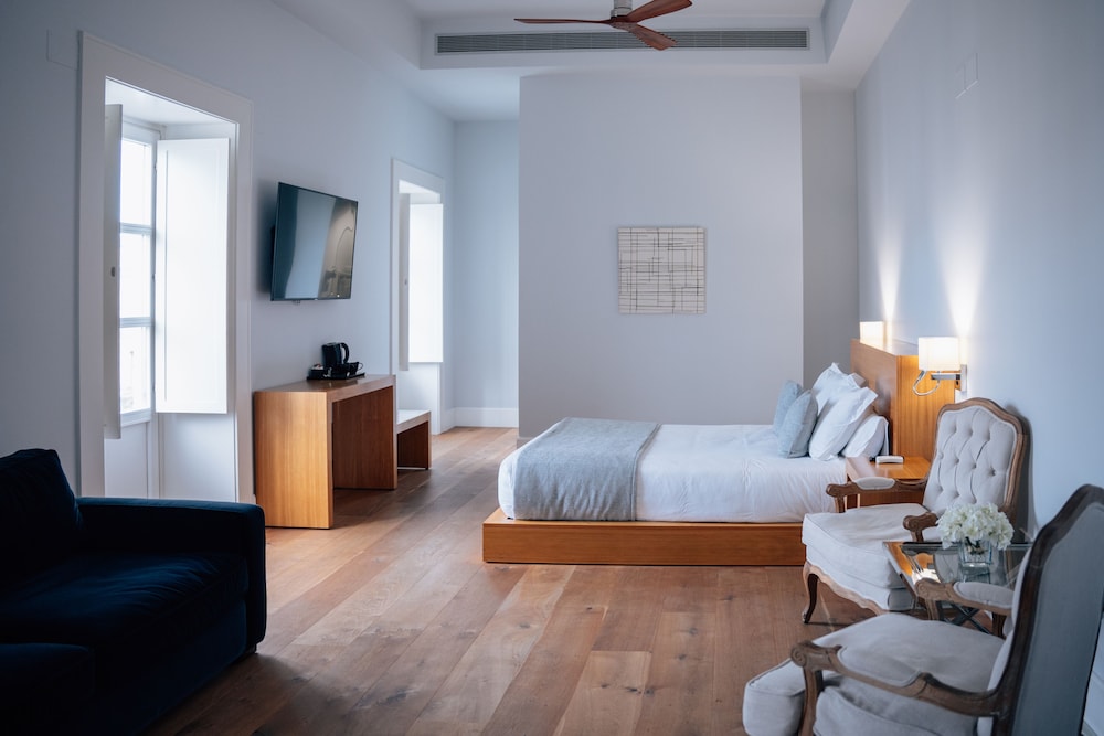 Deluxe Studio Suite - Photo 25