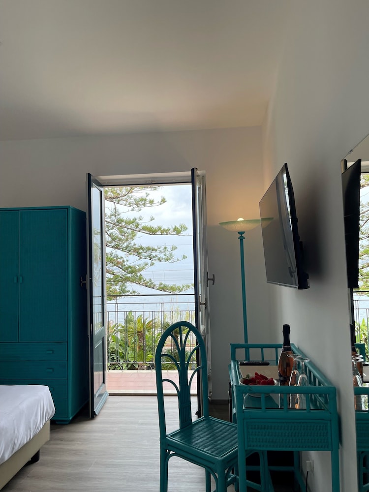 Superior Double or Twin Room, Sea View - Photo 5