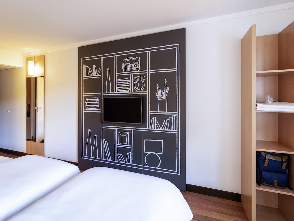 Classic Room, 3 Twin Beds - Photo 2