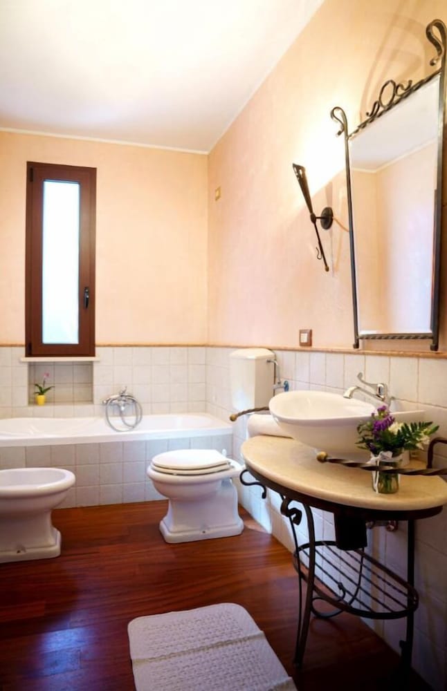 Villa photo 2