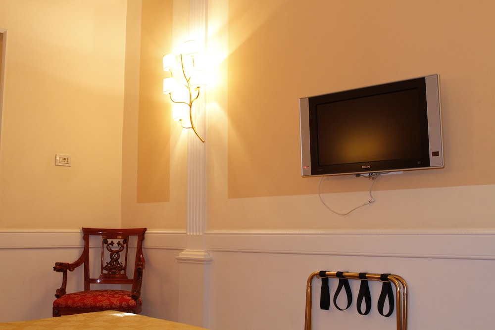 Standard Double or Twin Room photo 3