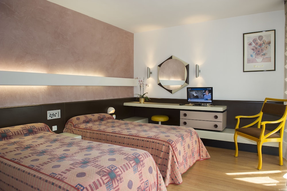Comfort Triple Room