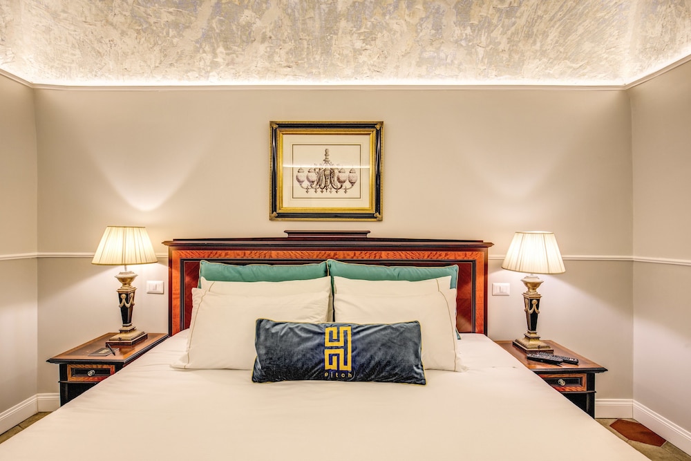 Deluxe Suite, 1 King Bed with Sofa bed