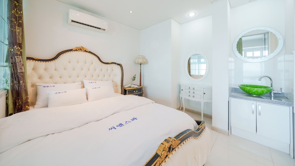 Basic Room, 1 Bedroom (302 Whimail) - Photo 7