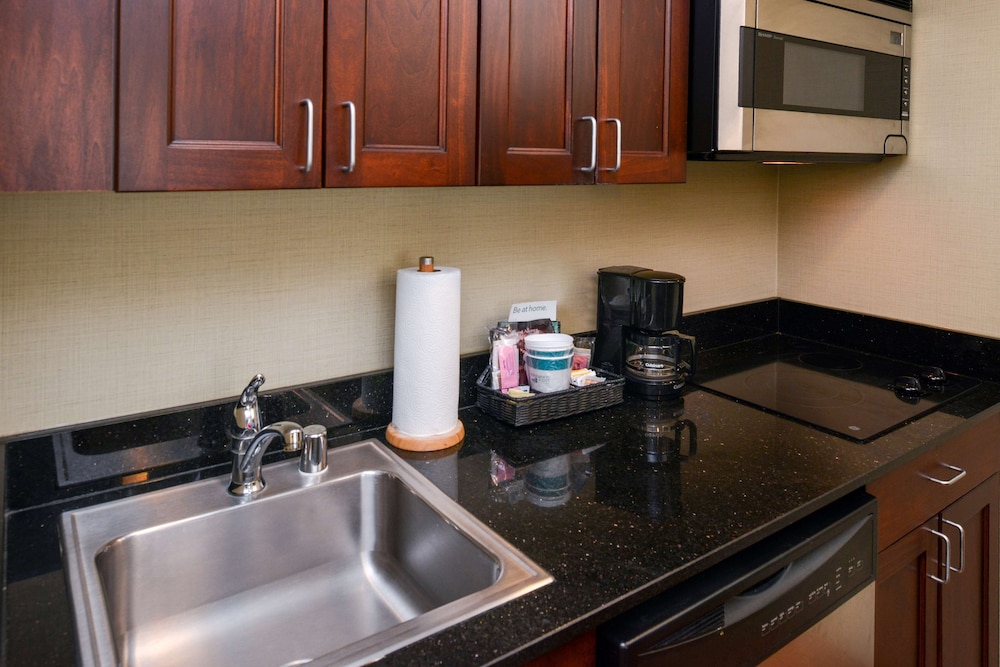 Suite, 2 Queen Beds, Accessible (Mobility & Hearing, Roll-in Shower) - Photo 4