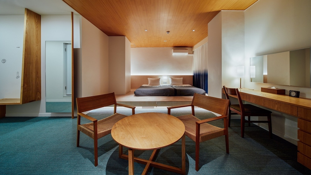 [Private Bathroom] Deluxe King or Twin Room