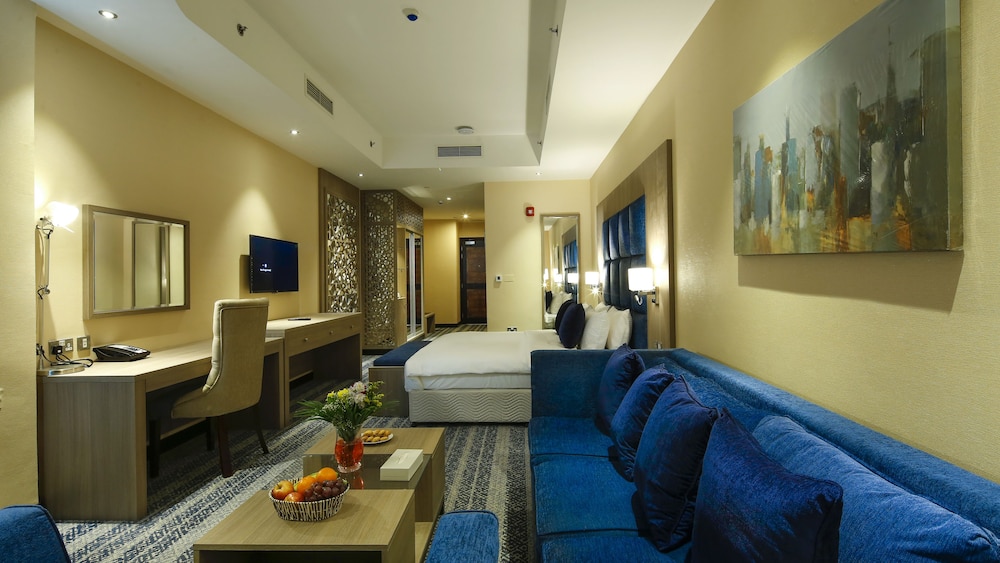 Superior Room, 1 King Bed photo 2