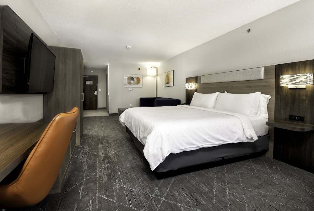 Suite, 1 King Bed with Sofa bed (Wet Bar) - Photo 3