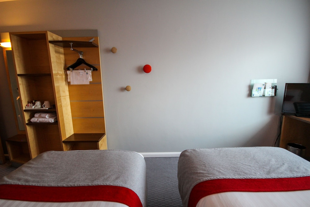 Standard Room, 2 Twin Beds - Photo 2