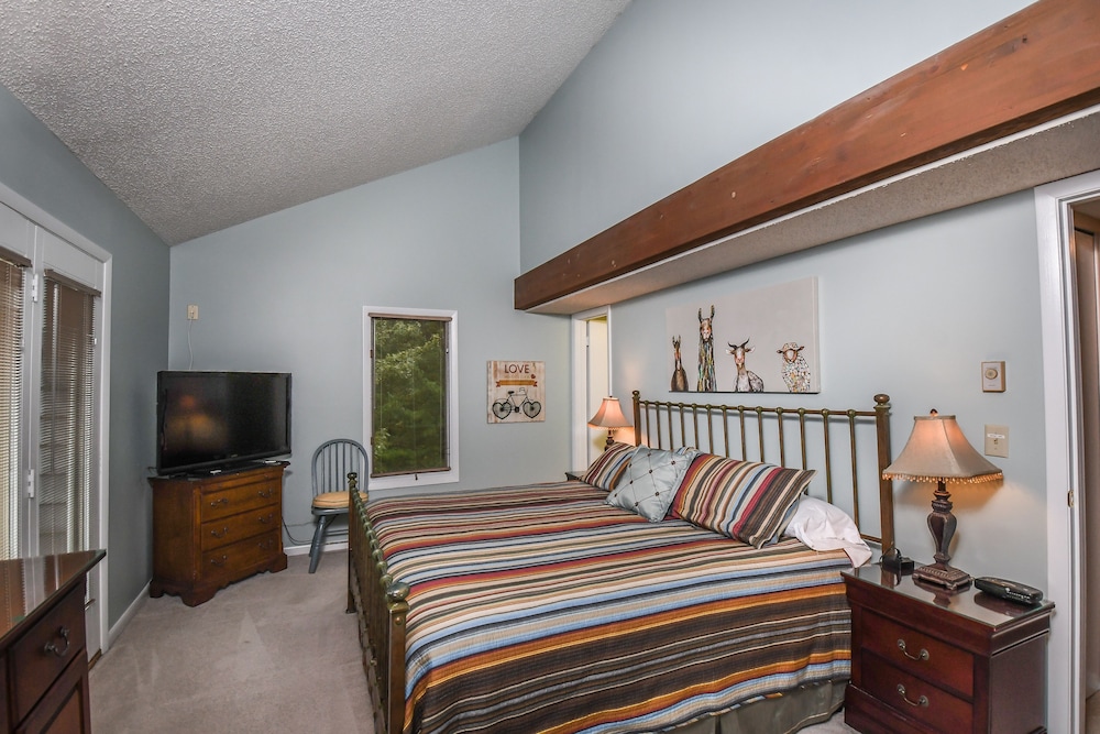 Studio (3 Bedrooms)