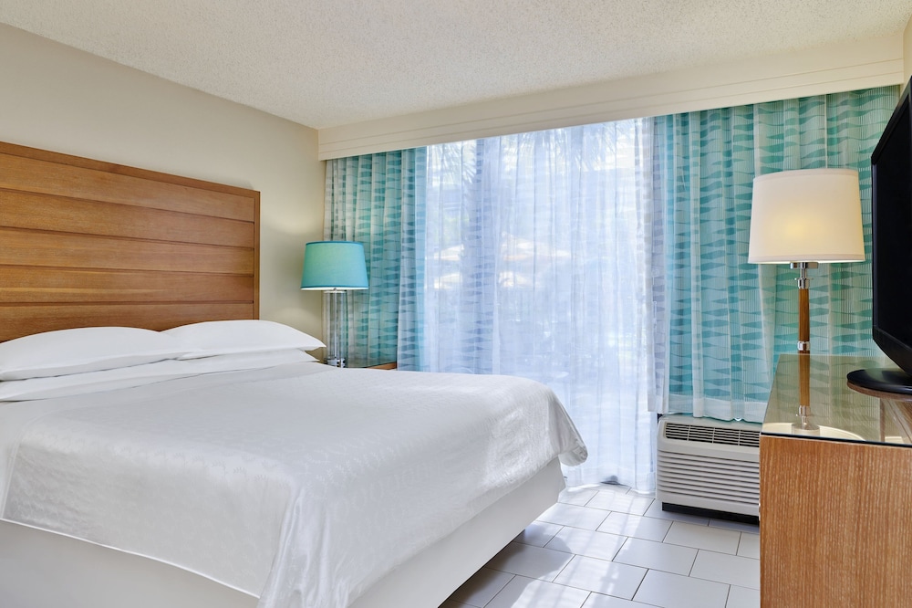 Room, 1 King Bed, Pool View