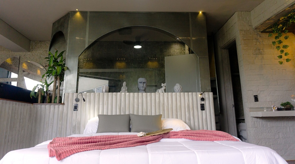 Deluxe Room with Lake View photo 2