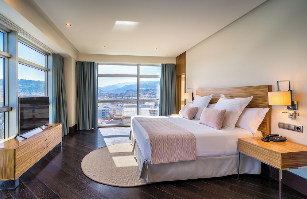 Panoramic Suite, Hot Tub (5 Adults + 1 Child)