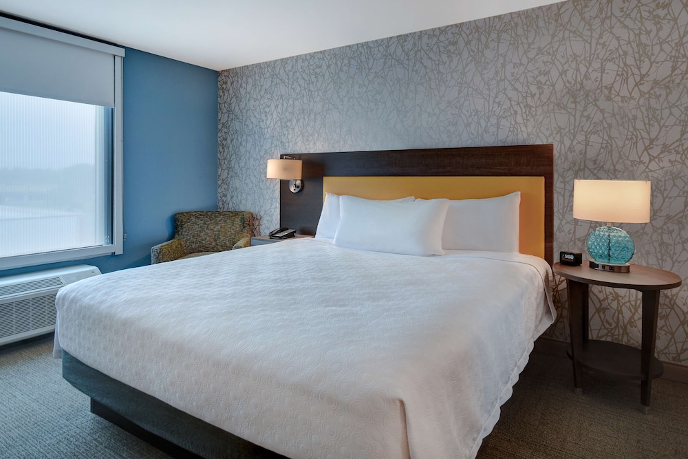 Suite, 1 King Bed, Non Smoking (Roll-In Shower) - Photo 2