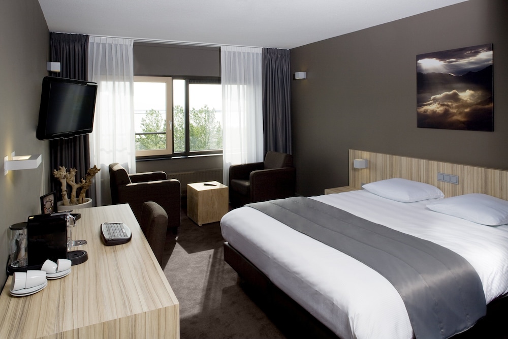 Luxury Double Room (with Shower) - Photo 3