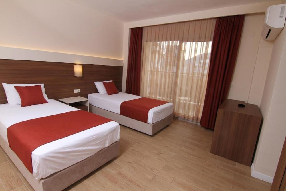 Triple Room, City View photo 3
