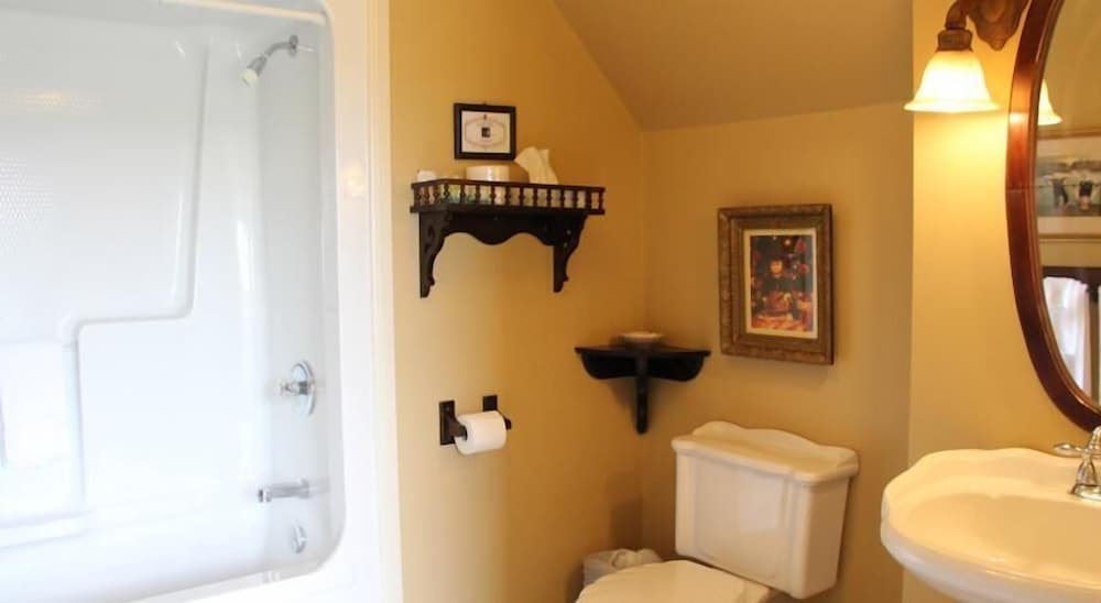 Standard Room, 2 Queen Beds photo 3