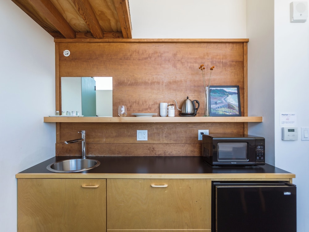 Signature Studio, City View - Photo 2