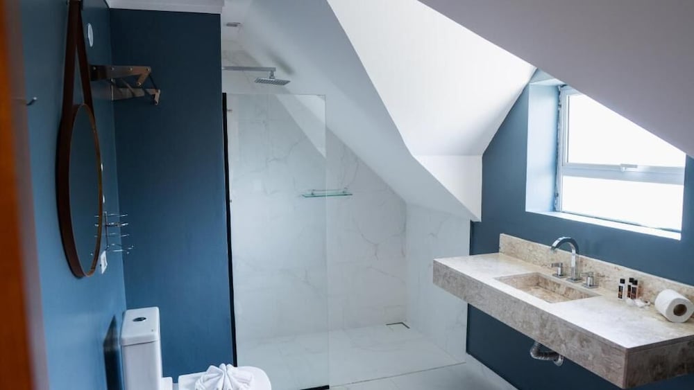 Premium Double Room, 1 King Bed photo 3