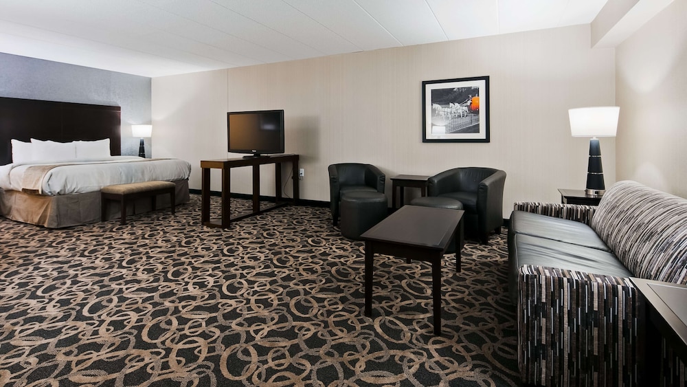 Suite, Multiple Beds, Jetted Tub (Living Room;With Sofabed) - Photo 4
