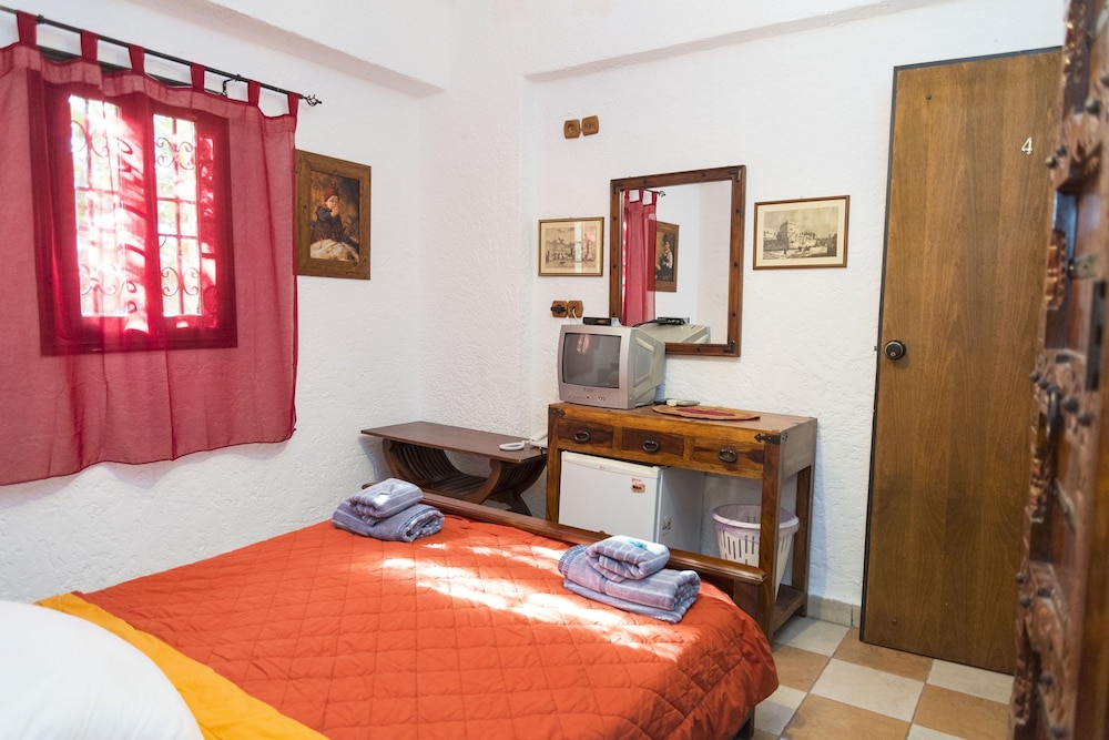 Room (4) photo 3