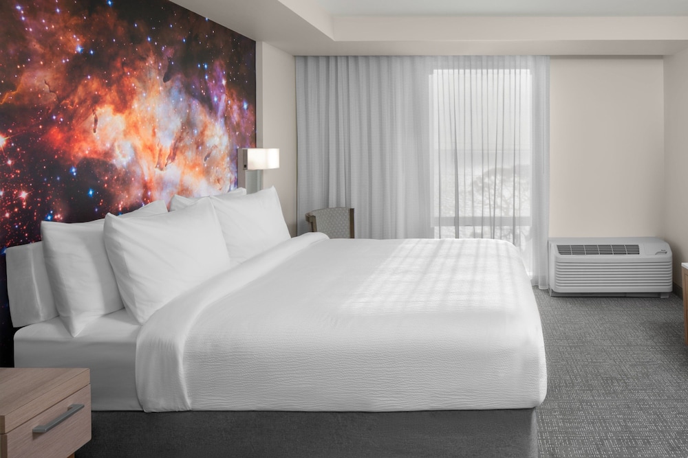 Suite, 1 Bedroom - Photo 2