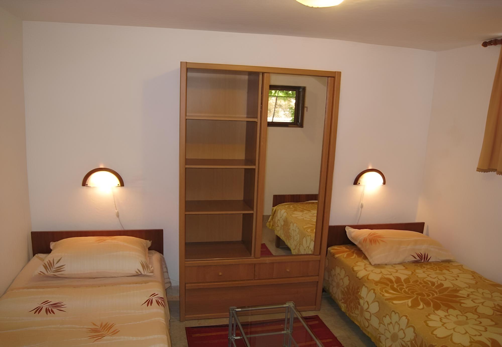 Apartment (Dvor - 20 m from beach - A1(4+1)) photo 2