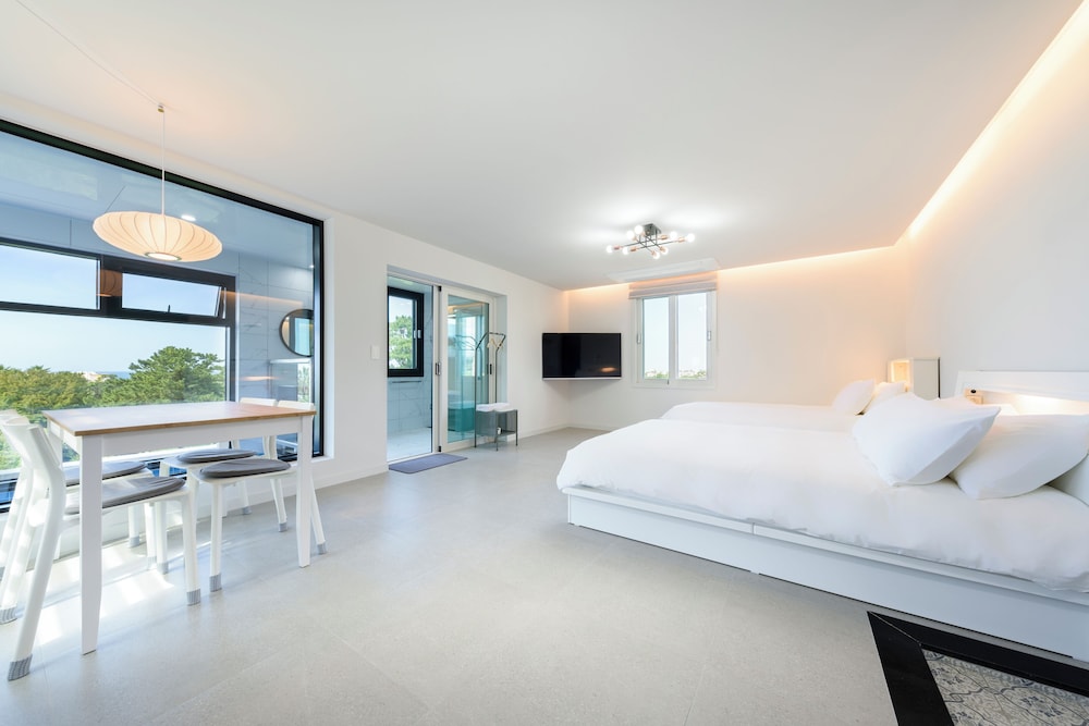 Deluxe Double Room, Multiple Beds, Private Pool, Ocean View