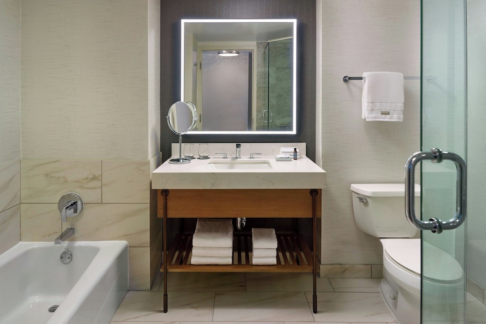 Traditional Room, 2 Double Beds (Mobility/Hearing Access, Roll-In Shwr) - Photo 5