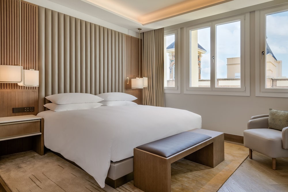 Suite, 1 King Bed, Non Smoking, View (Balcony)