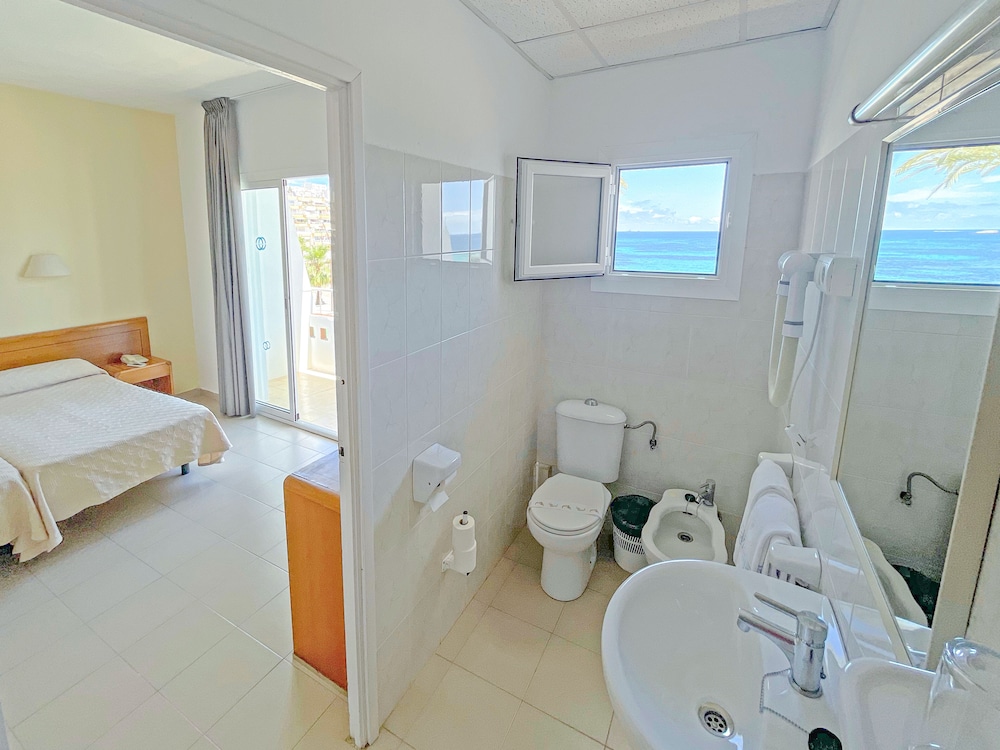Standard Double Room, Sea View - Photo 12