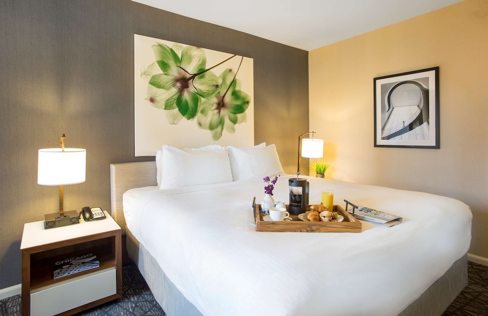 Deluxe Room, 1 King Bed, City View - Photo 1