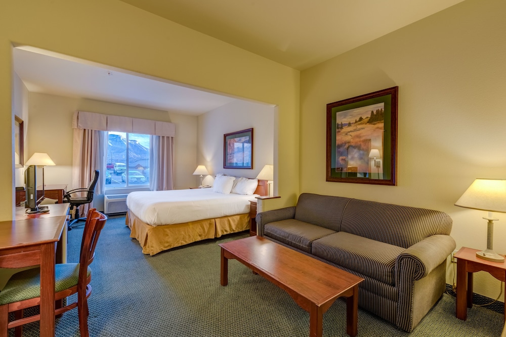 Suite, 1 King Bed with Sofa bed, Non Smoking - Photo 9