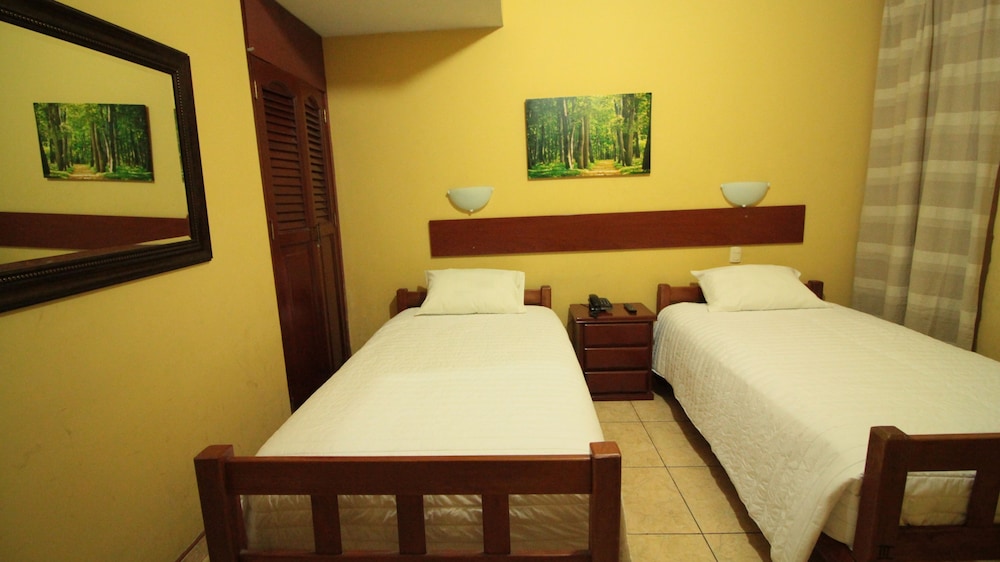 Standard Twin Room, 2 Twin Beds, Private Bathroom photo 1