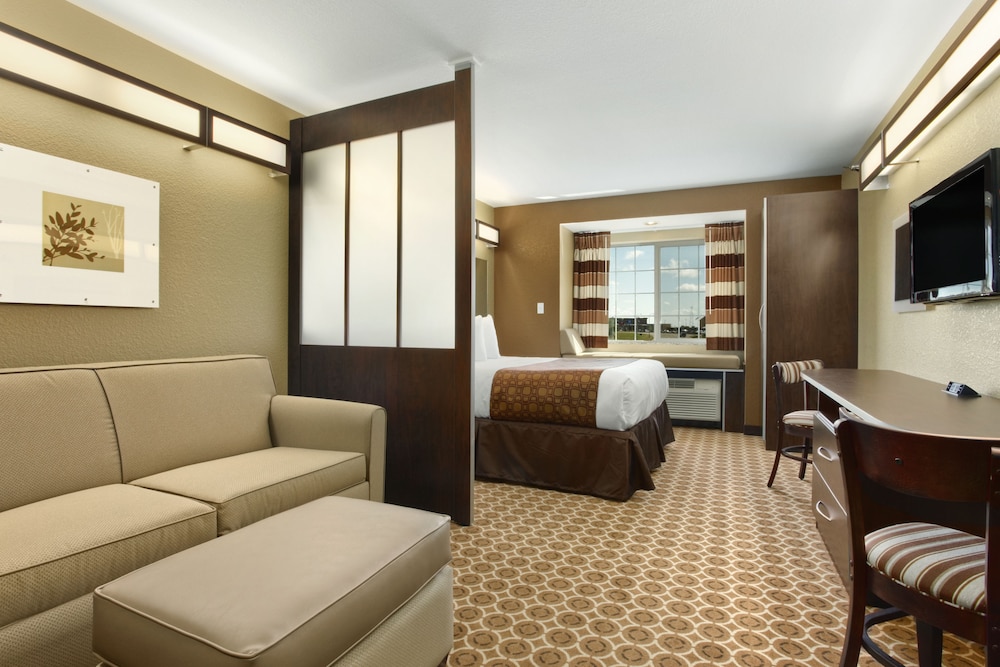Suite, 1 Queen Bed, Non Smoking - Photo 3