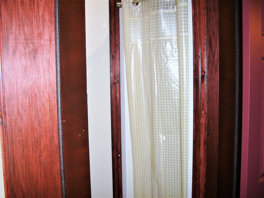 Economy Single Room, 1 Double Bed, Private Bathroom, Mountain View photo 2