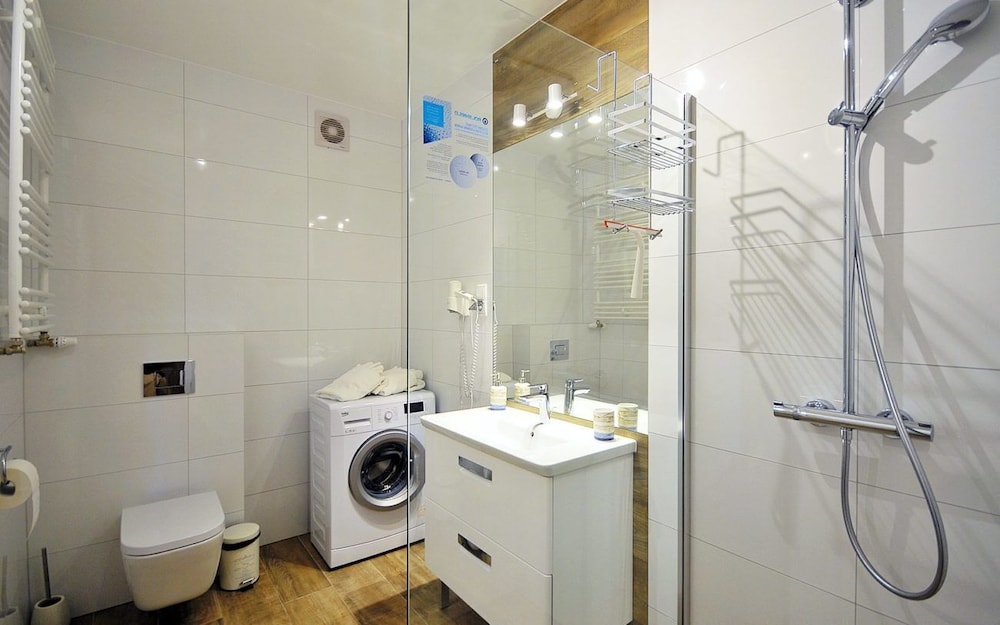 Deluxe Apartment, 1 Bedroom, Pool Access, Park View (B101) photo 3