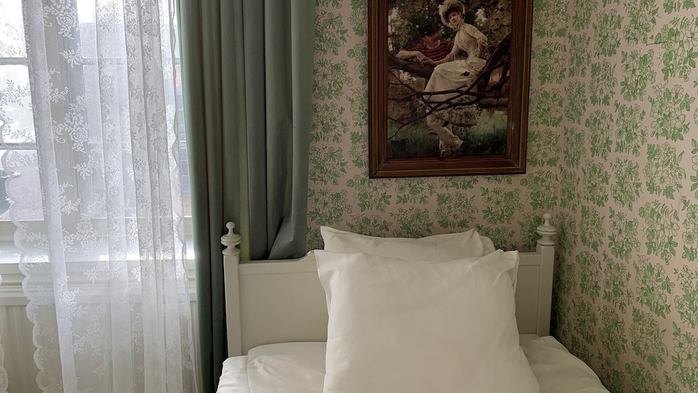 Basic Double Room
