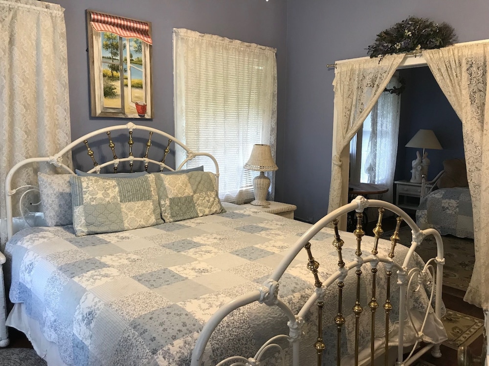 Opal Suite - 1 King Bed, 1 Twin Day Bed and 1 Twin Trundle Bed photo 3