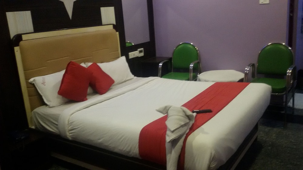 Deluxe Double or Twin Room, 1 Bedroom, Smoking, City View photo 3