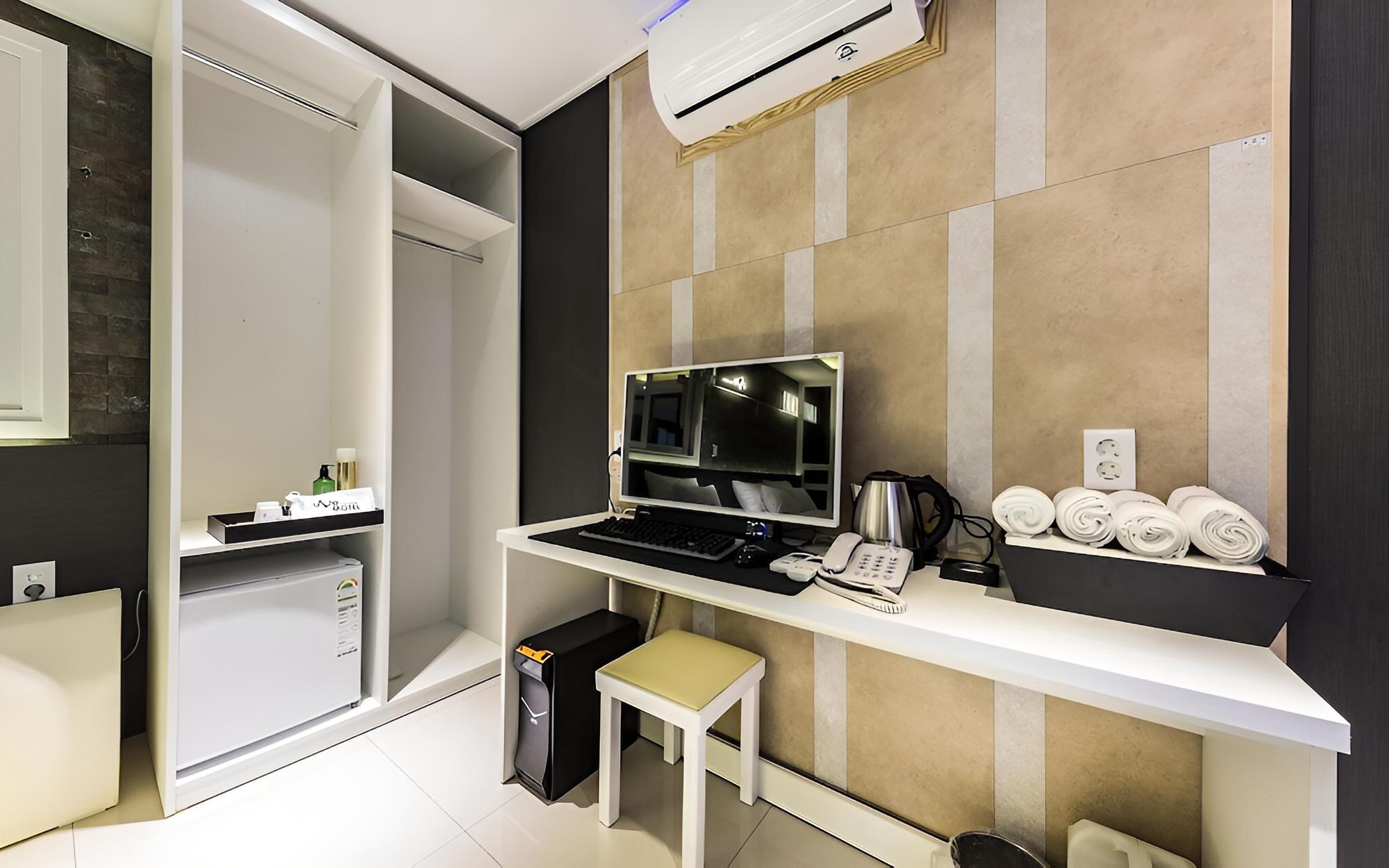 Room (Suite) - Photo 17