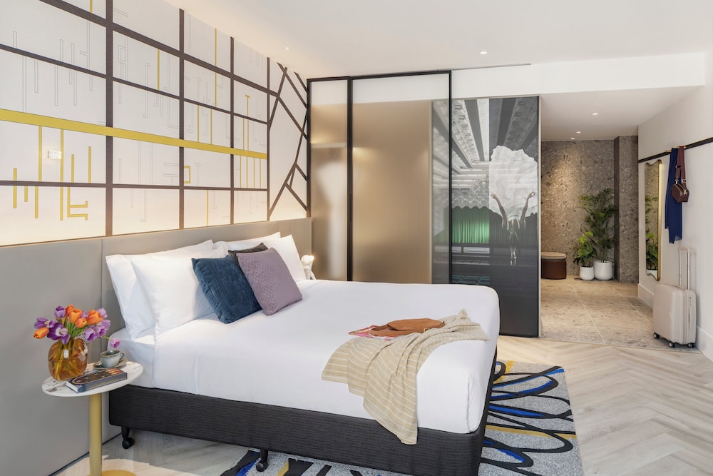 Premium Room, 1 King Bed, Balcony, City View