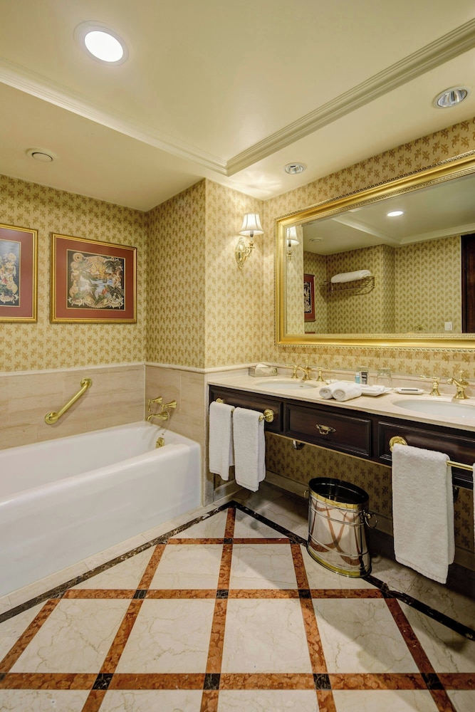 Club Suite, 1 King Bed, Terrace (Terrace) - Photo 2