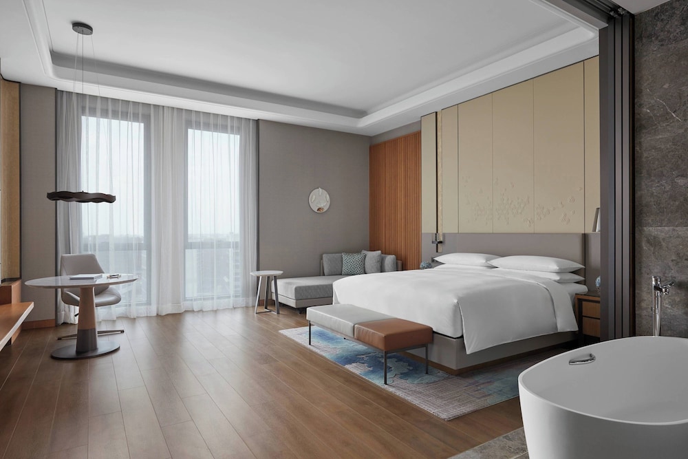 Club Room, 1 Queen Bed photo 1