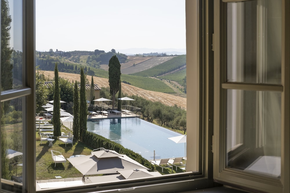 Premium Suite - Photo 16