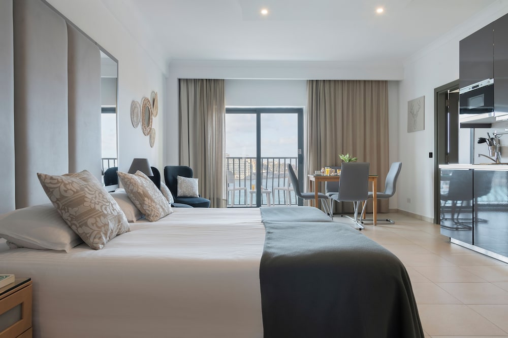 Family Room (Sea Front) - Photo 1